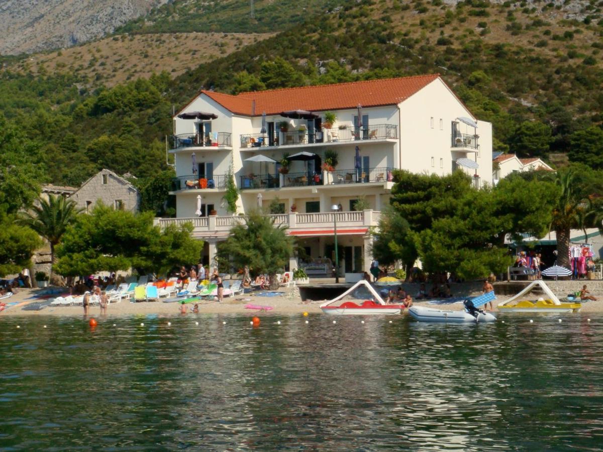 On The Beach-drvenik Apartment