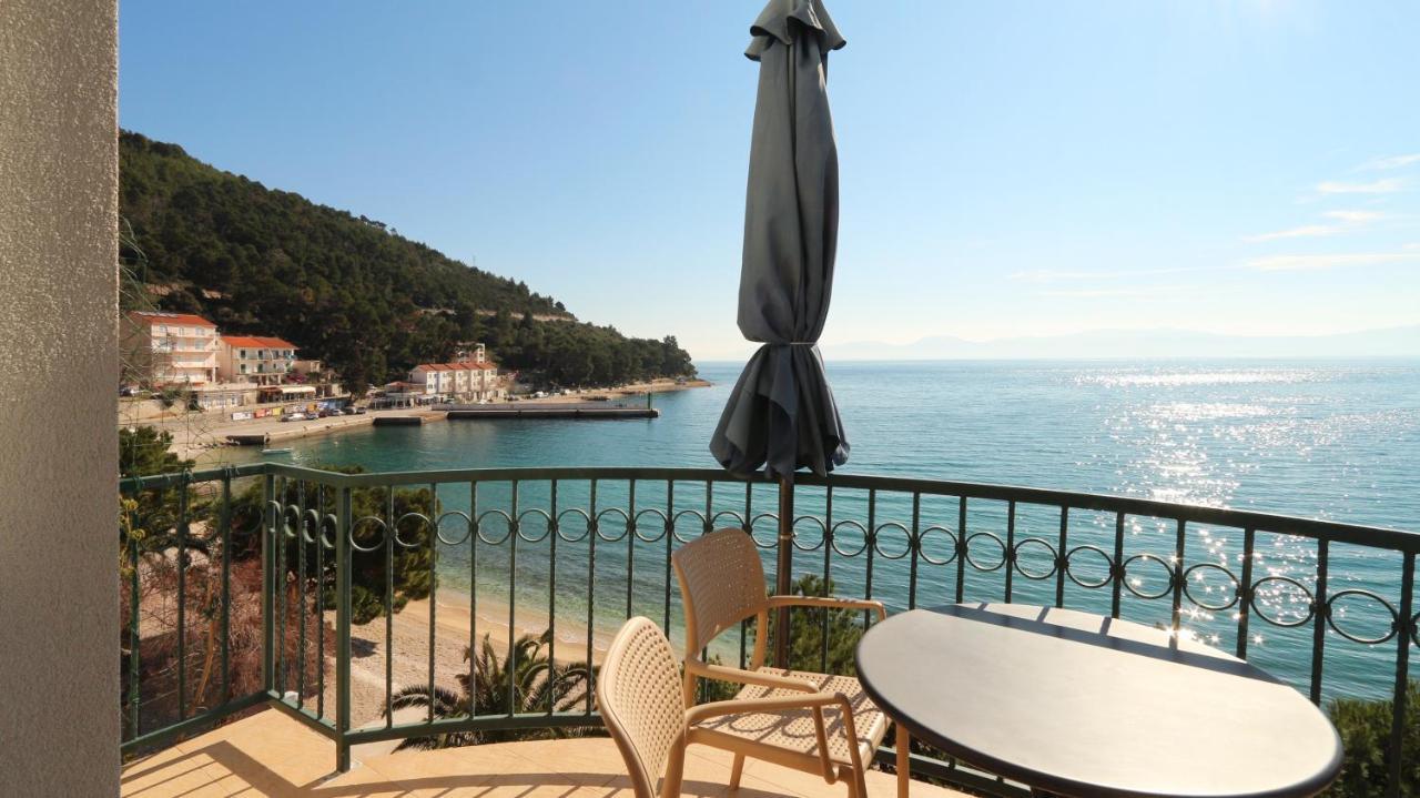 Apartment On The Beach-drvenik *