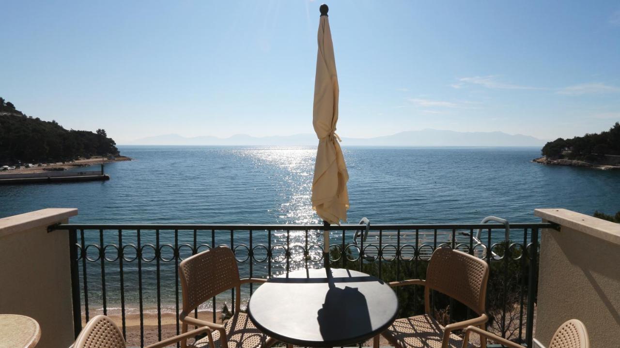 On The Beach-drvenik * Drvenik (Split-Dalmatia)