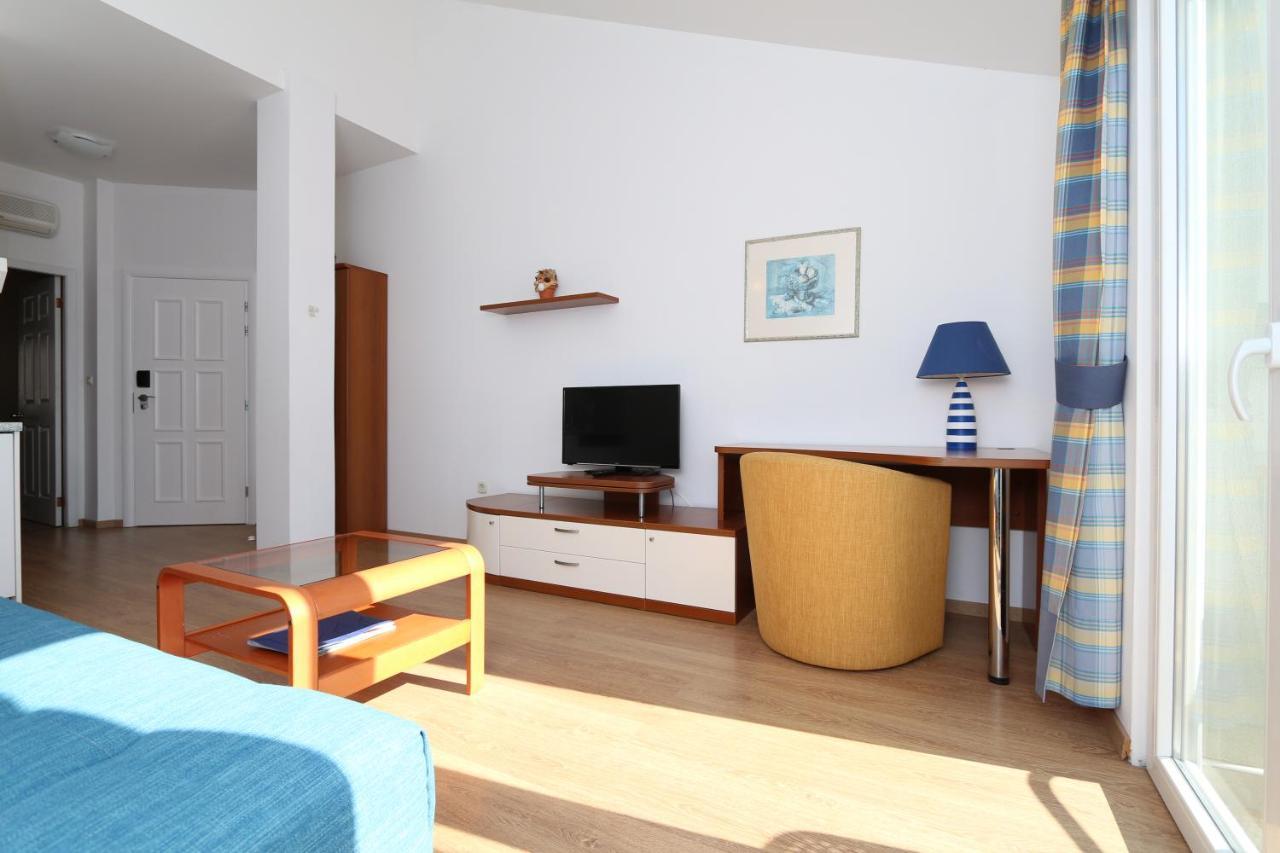 On The Beach-drvenik Apartment *