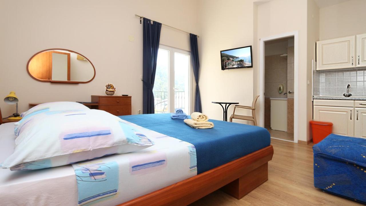 Apartment On The Beach-drvenik Drvenik (Split-Dalmatia)