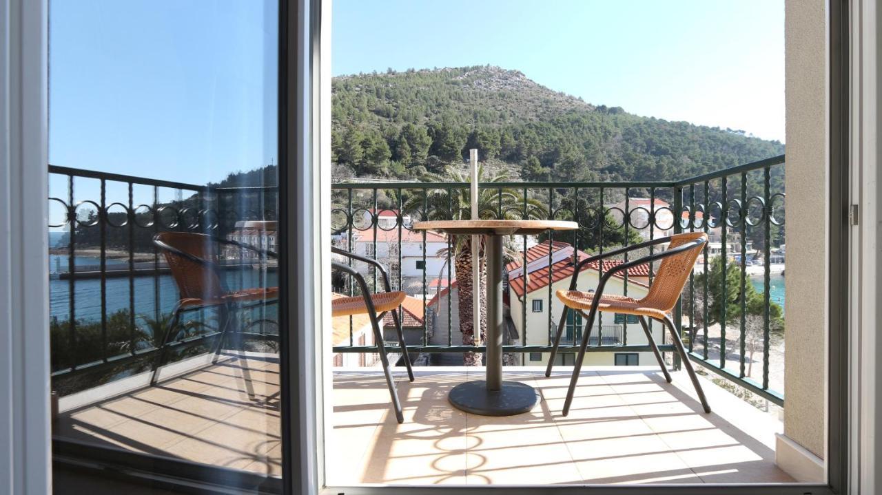 Apartament On The Beach-drvenik
