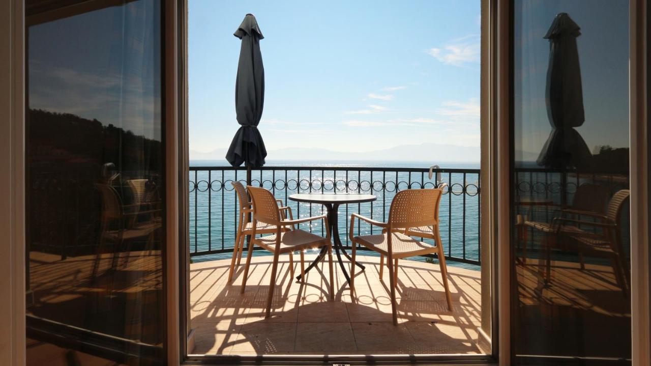 On The Beach-drvenik Apartment *