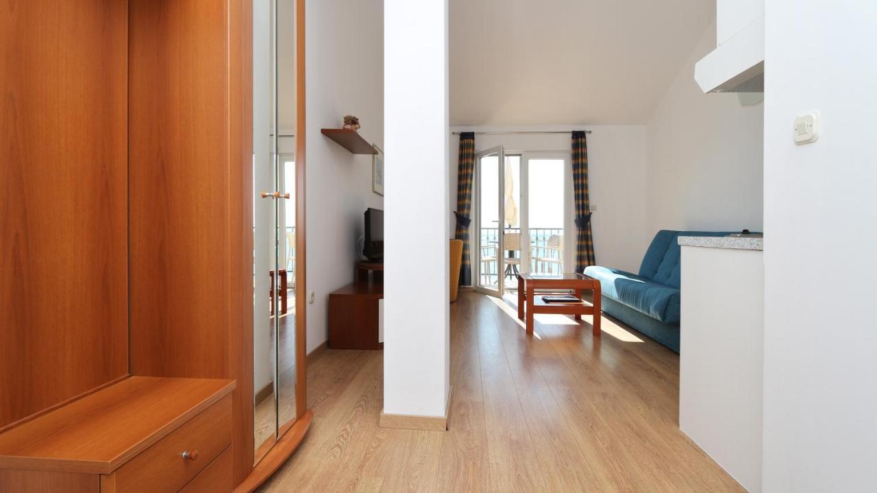 On The Beach-drvenik Apartment *